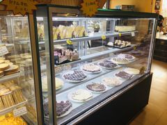 面包甜点陈列柜-蜂蝶来饼店(拱北总店)