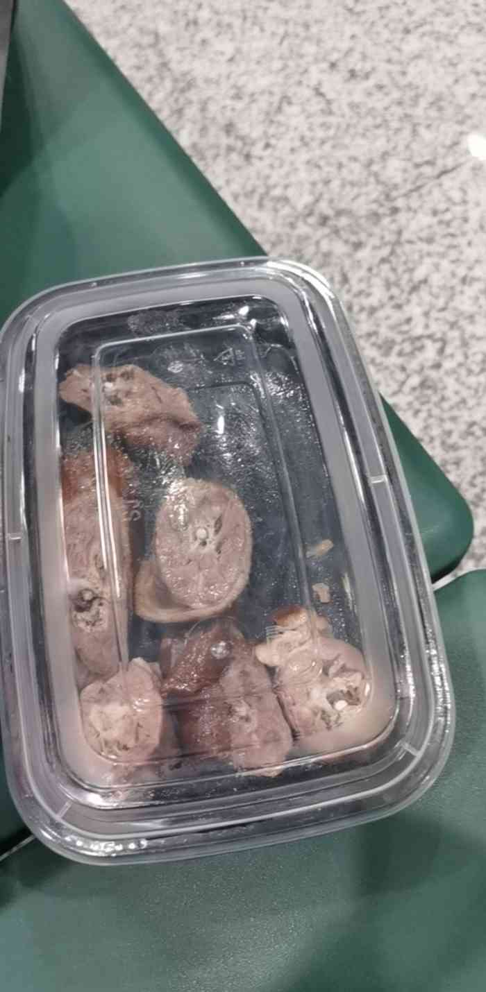 选择越来越多 疫情开放后旅客也多了起来 到机场比较早吃个晚餐赶飞机