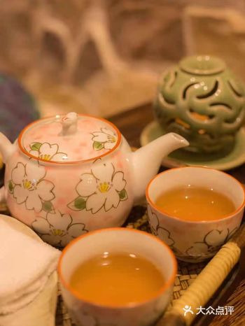 进来就有店员接待了我们