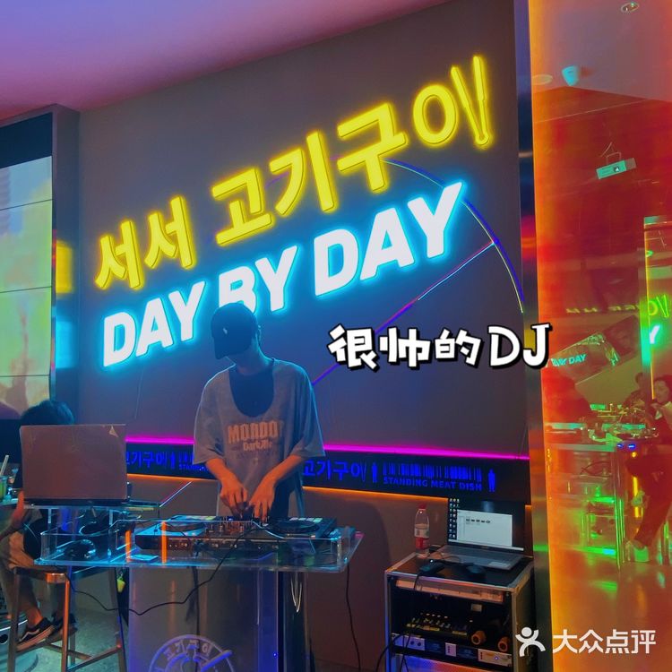 杭州首家站着吃的氛围烤肉店