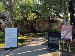 -Chom Cafe and Restaurant