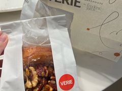 -VERIE BAKEHOUSE