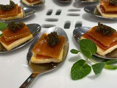 烤鸭皮配鱼子酱-万荣烤鸭店·北京菜(天坛店)