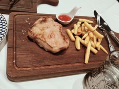 香煎松坂肉配炸薯条-哈拉硕俄式西餐