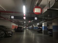 -绿地缤纷城-停车场