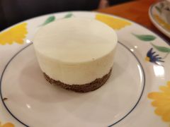 椰子慕斯蛋糕-萨莉亚意式餐厅(新洲家乐福店)