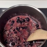 熬了点蓝莓果酱🫐4盒新鲜蓝莓就熬出这么点果酱
