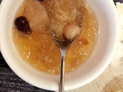 桃胶炖香梨-东方红海鲜百汇(国际大厦店)