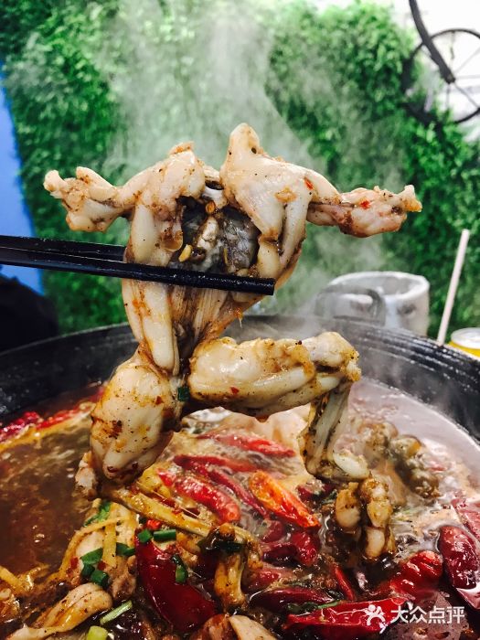 大学士吊锅串串椒点蛙炉火锅(学士街店)牛蛙图片