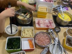 -杨老板·海鲜集市火锅·鲜切牛肉(中防万宝店)