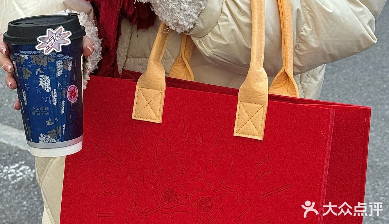 沪上婶子好会啊！新年🧨包包真的好看哭[流泪]！