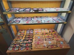 -优医视平价眼镜蔡司依视路折扣工厂店(十里堡店)