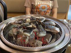 -围炉肉舍•炭烤活鳗•丹东海鲜烤肉(步行街店)