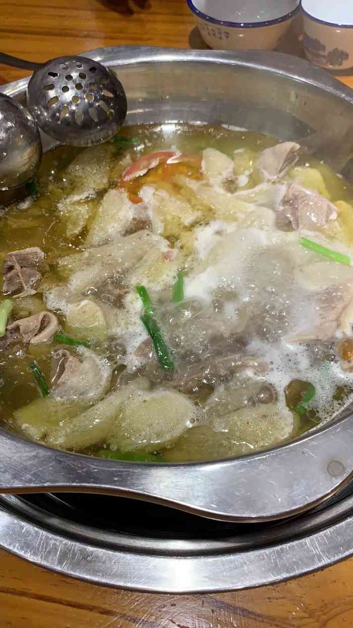 苗岭竹荪鹅(二环南路店)-"位置很好找,就在二环南路与济微路交叉口的.