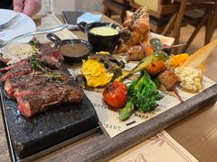 -Mark&Mars Restaurant