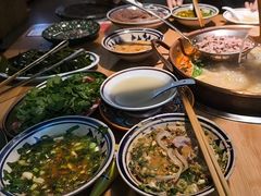 -洱火云南酸菜牛肉火锅(石景山当代商城店)