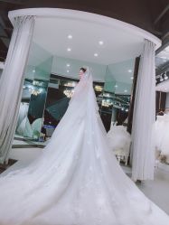 -艾米丽婚纱礼服