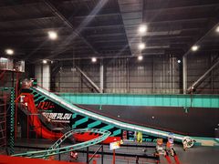 -极限PLAY运动娱乐新世界·团建派对潮玩休闲馆·室内蹦极高空游乐园