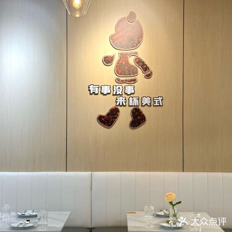 高温烤制，真正做到外焦里嫩，锁住肉里鲜嫩肉汁