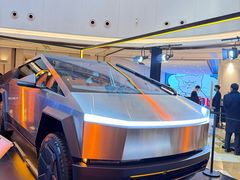 -TESLA 特斯拉(上海太古汇体验店)