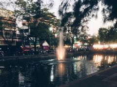 -周日夜市