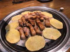 厚切五花肉-·缸桶屋·韩式牛肋条自助烤肉(西湖D11店)
