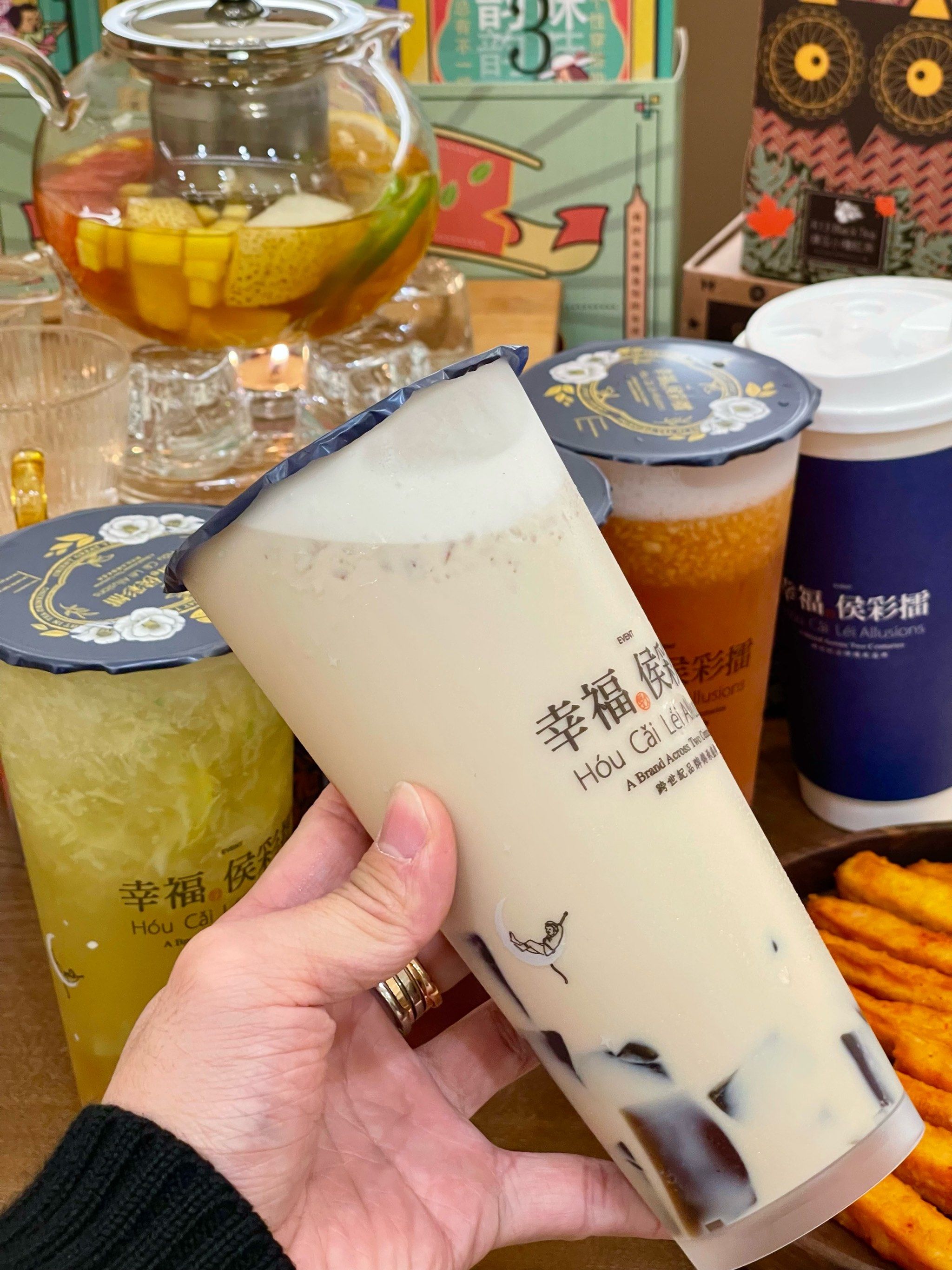 n-
牛魔王黑砖奶茶的茶味依旧香浓醇厚,质地丝滑厚重