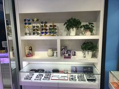 -提一眼镜·蔡司·依视路(小寨店)