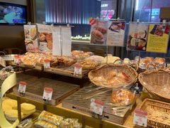 面包甜点陈列柜-西村叔叔的店·面包·甜品·蛋糕(崂山丽达店)
