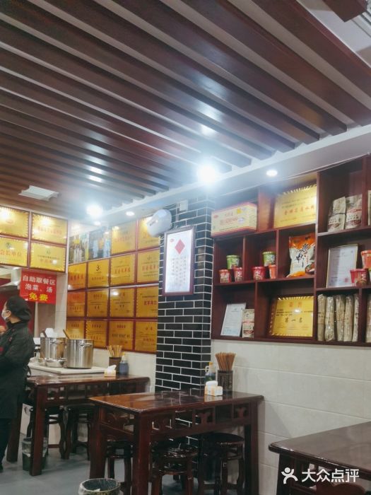 魏四小吃大堂图片