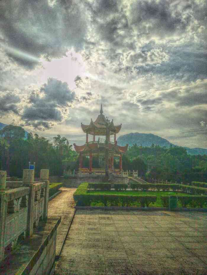 罗源县革命烈士陵园-"罗源县革命烈士陵园位于罗源县圣水街10号.