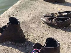 -多瑙河畔鞋履雕塑