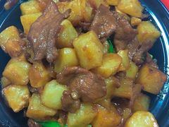 土豆牛肉盖饭-中央财经大学-食堂