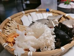 -尚尚仙·酸汤猪手·猪肚鸡火锅(华联万柳购物中心店)