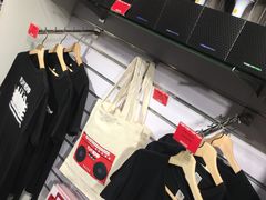 -PLAY HKPOP全息偶像演唱体验馆(威灵顿广场店)