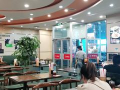 大堂-李先生牛肉面大王(营口大润发店)