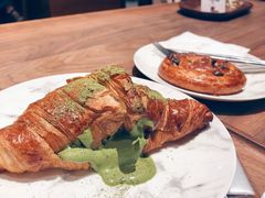 爆浆抹茶可颂-DECAMERON十日谈(卓悦汇店)