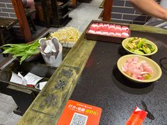 -宽板凳老灶火锅(台湾街店)