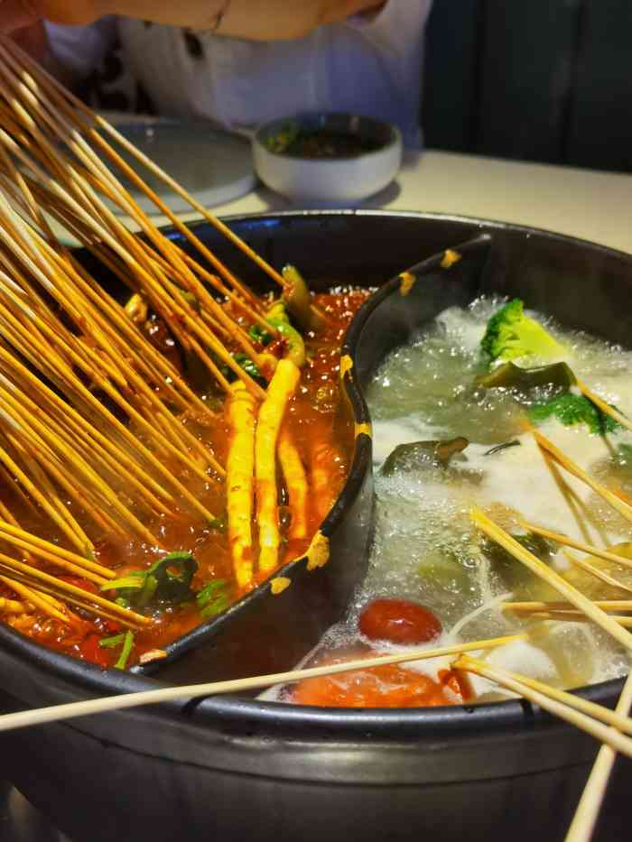 麻渣渣洪七公火锅串串(永利星城都店)-"很不错的一家店,位置在新开的
