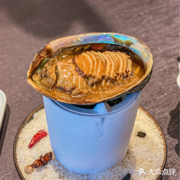 新派融合川菜，以味道为根本，以匠造为灵魂。