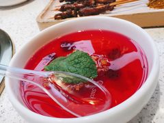 鲜火龙果冰粉-老佛爷铜炉蛙锅(海岸城店)