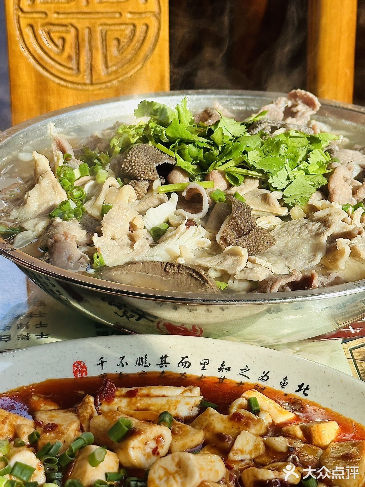乐山，土著带我打打卡的跷脚牛肉