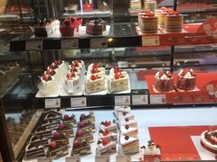 圣诞莓满红丝绒奶油芝士蛋糕-巴黎贝甜(熙悦汇店)