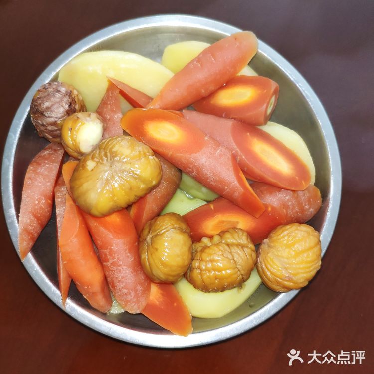 美食烹饪の惹味胡萝卜土豆炖牛腩
