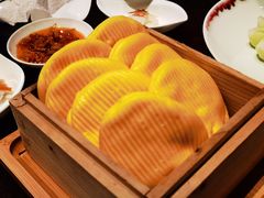 金牌扣肉配玉米饼-杭州西子湖四季酒店·金沙厅