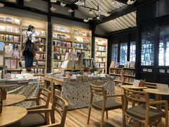 -猫的天空之城概念书店(杭州南宋御街店)