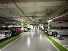 -蓝色港湾停车场