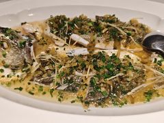 雪菜肉饼蒸大黄鱼-忆家名门·上海菜(徐家汇店)