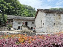 -高荡千年布依古寨旅游景区