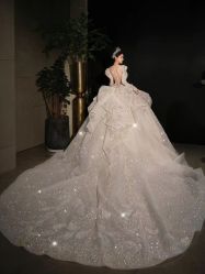 点击看大图 -Renee芮亦婚纱